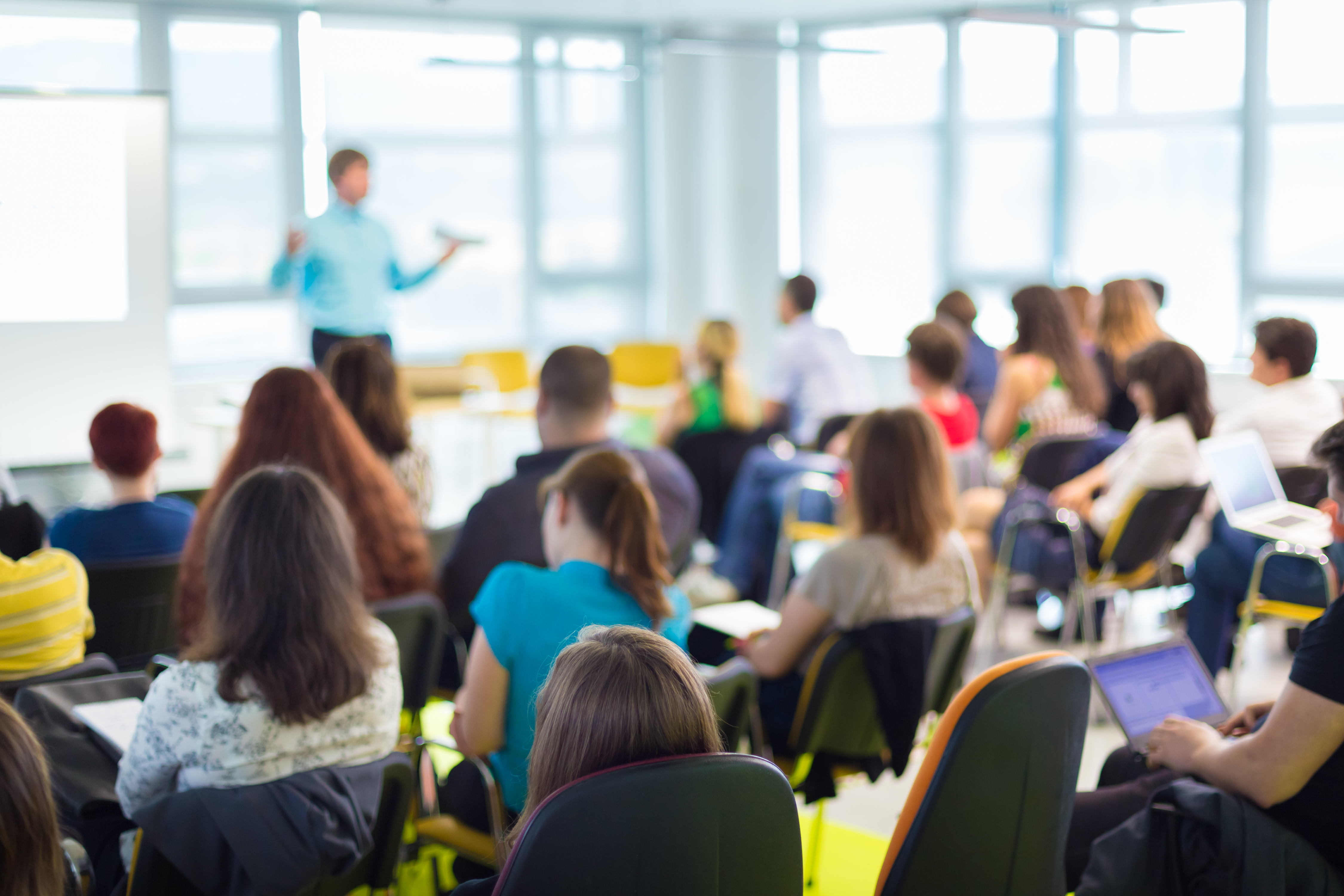 Universidades podem encerrar cursos enquanto alunos ainda estão estudando?